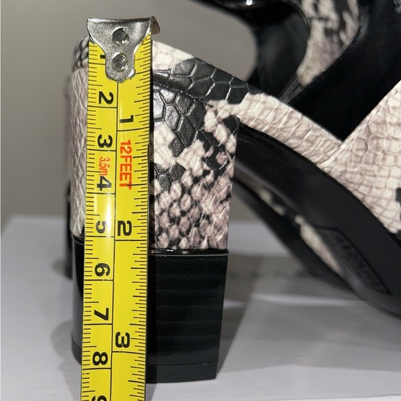 NIB Alfani Florissp Snake Sandal. Size 9. Black & Ivory - Picture 10 of 10